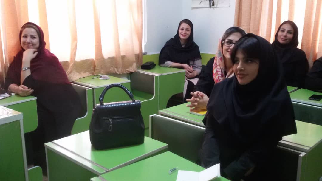 برگزاری جلسه دیدار اولیا با آموزگاران